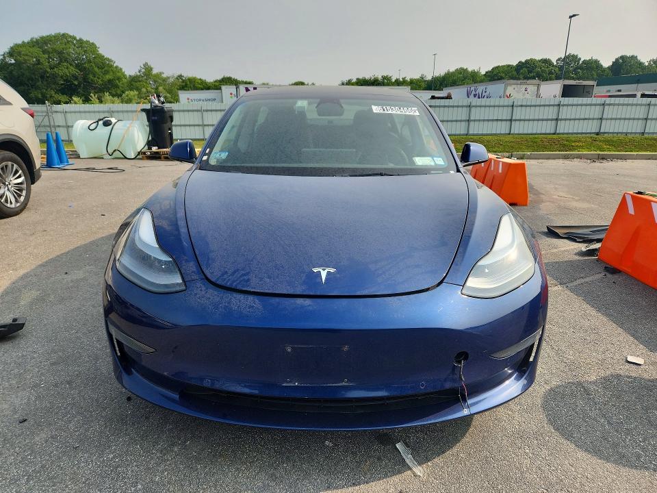 61530466 :رقم المزاد ، 5YJ3E1EA7NF286928 vin ، 2022 Tesla Model 3 مزاد بيع