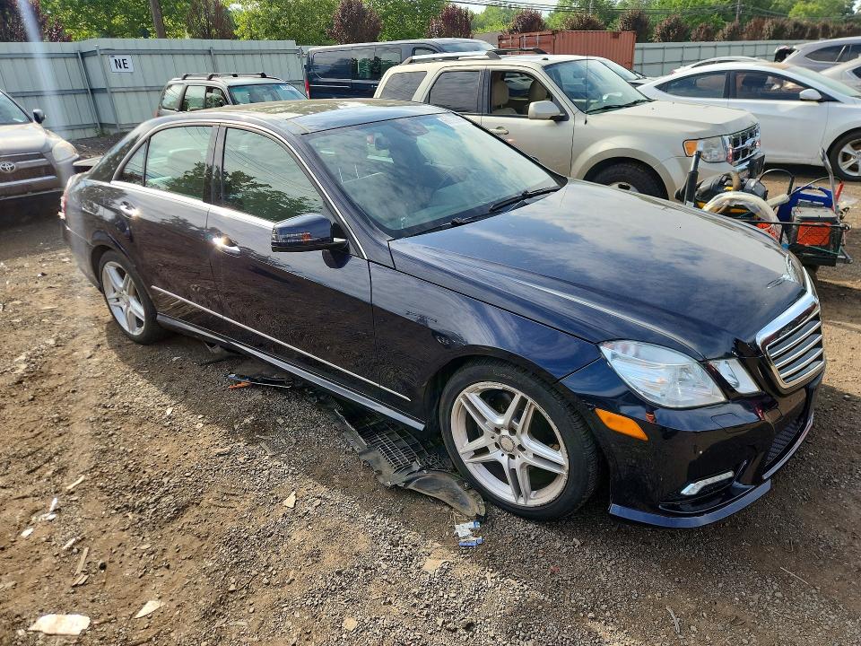 60926396 :رقم المزاد ، WDDHF8HB5BA368277 vin ، 2011 Mercedes-benz E مزاد بيع