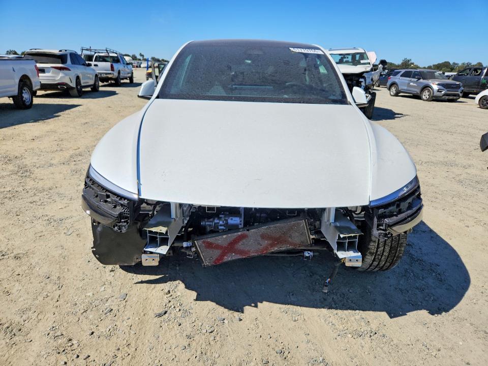 61779766 :رقم المزاد ، 7SAYGDEE3TF645339 vin ، 2026 Tesla Model Y مزاد بيع