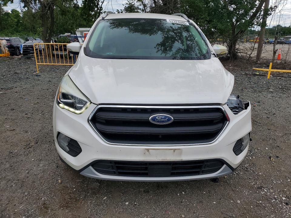 62324686 :رقم المزاد ، 1FMCU9J95HUA74405 vin ، 2017 Ford Escape مزاد بيع