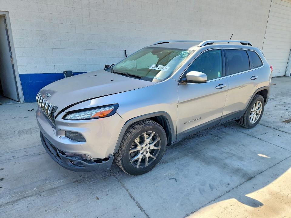 60918646 :رقم المزاد ، 1C4PJLCB2FW670441 vin ، 2015 Jeep Cherokee مزاد بيع