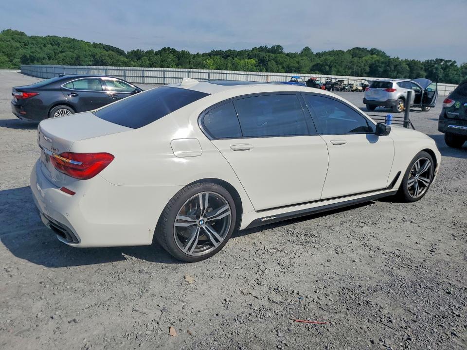 60606156 :رقم المزاد ، WBA7F2C3XHG423411 vin ، 2017 Bmw 750 مزاد بيع