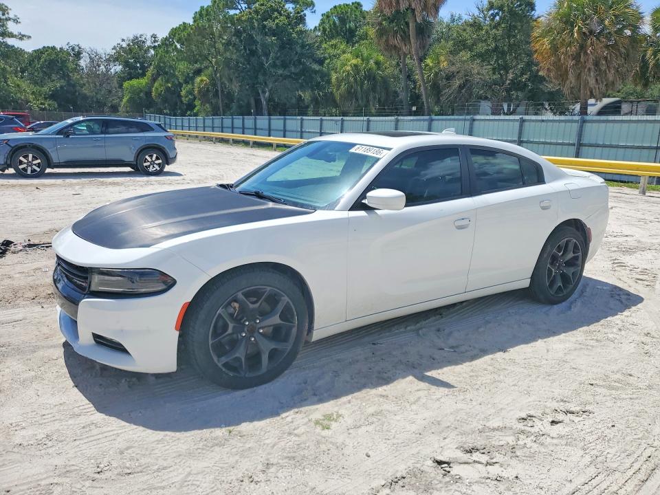 61189186 :رقم المزاد ، 2C3CDXJG8FH746095 vin ، 2015 Dodge Charger مزاد بيع