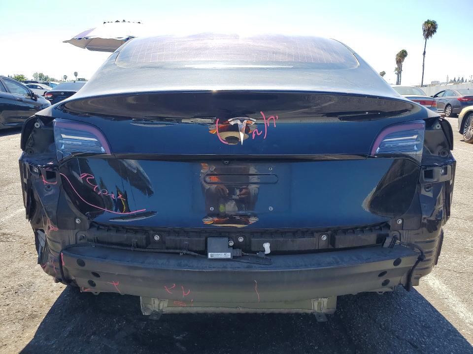 62295656 :رقم المزاد ، 5YJ3E1EA2JF123307 vin ، 2018 Tesla Model 3 مزاد بيع