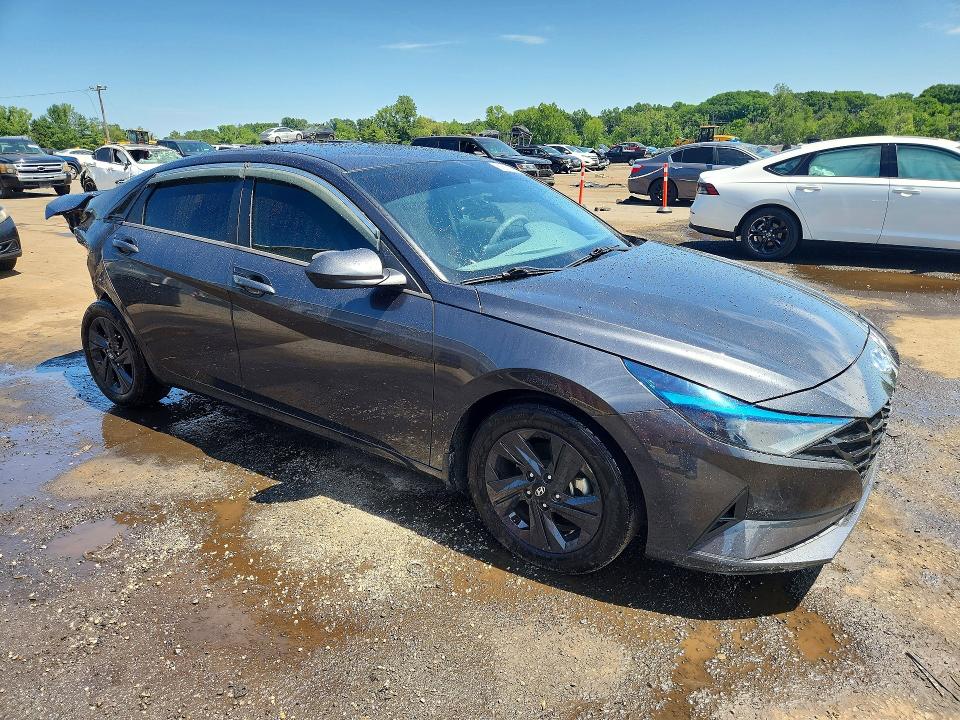61672766 :رقم المزاد ، 5NPLM4AG9NH082390 vin ، 2022 Hyundai Elantra مزاد بيع