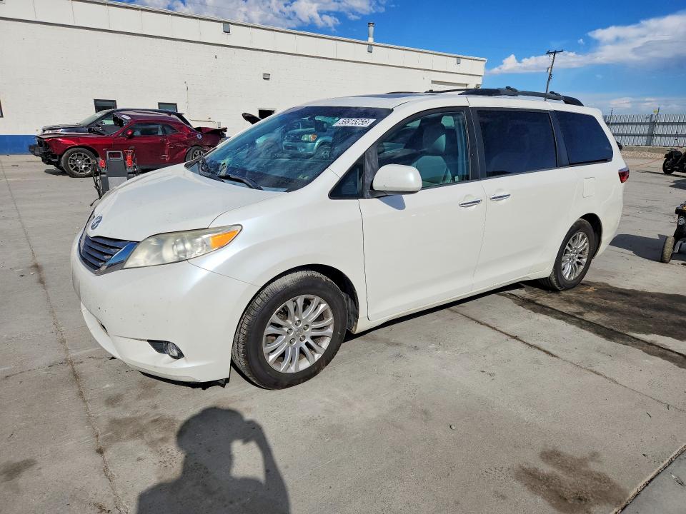 Aukcja sprzedaży 2015 Toyota Sienna, vin: 5TDYK3DC4FS566784, numer aukcji: 59915256