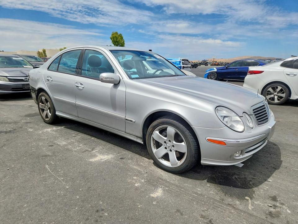 Продажа на аукционе авто 2003 Mercedes-benz E, vin: WDBUF70JX3A361668, номер лота: 61033656