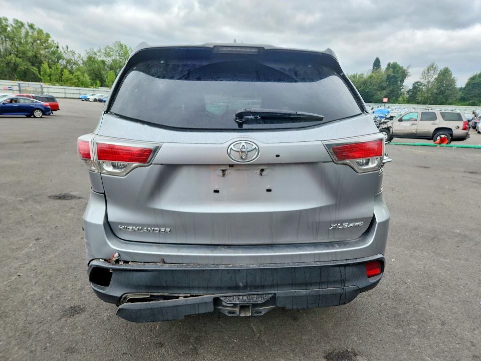 61241276 :رقم المزاد ، 5TDJKRFH8FS142800 vin ، 2015 Toyota Highlander مزاد بيع