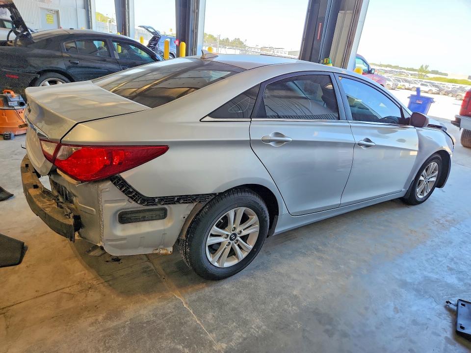 61278456 :رقم المزاد ، 5NPEB4AC6DH755050 vin ، 2013 Hyundai Sonata مزاد بيع