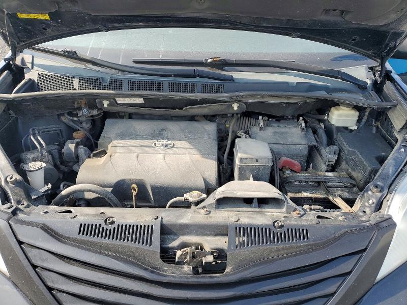 61530346 :رقم المزاد ، 5TDZK3DC3FS629426 vin ، 2015 Toyota Sienna مزاد بيع