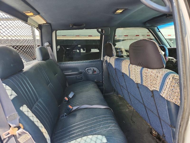 Продаж на аукціоні авто 2000 Chevrolet Gmt-400, vin: 1GBHK33R8YF478205, номер лоту: 61926486
