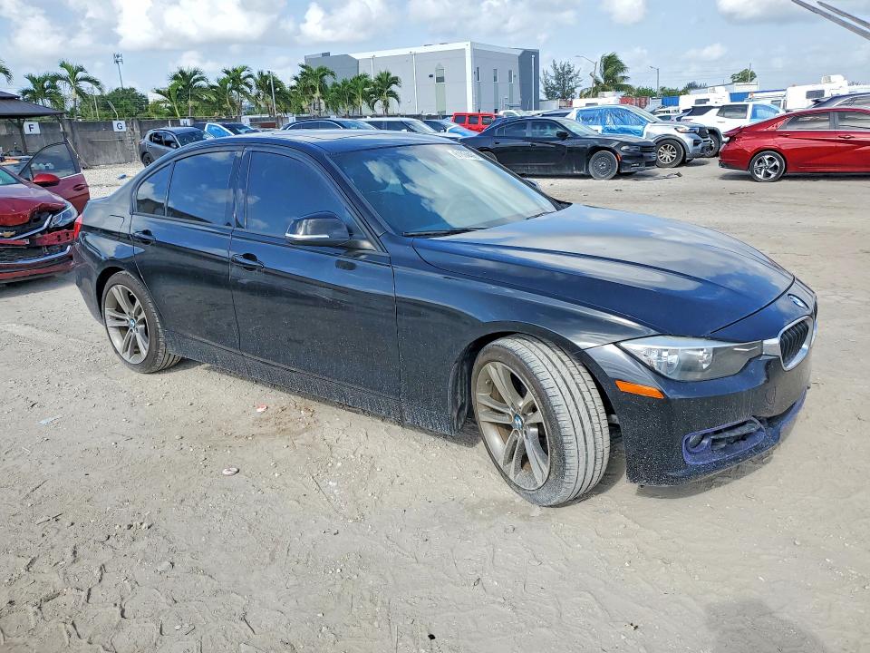 61864466 :رقم المزاد ، WBA3A5G50DNP21529 vin ، 2013 Bmw 328 مزاد بيع