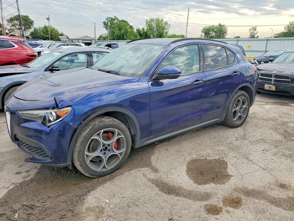 60851076 :رقم المزاد ، ZASFAKPN1J7B58609 vin ، 2018 Alfa Romeo Stelvio مزاد بيع