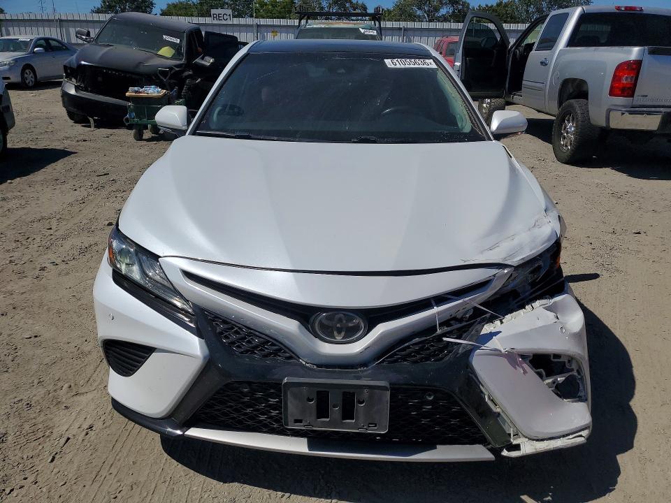 2018 Toyota Camry მანქანა იყიდება აუქციონზე, vin: 4T1B61HK0JU051331, აუქციონის ნომერი: 61055636