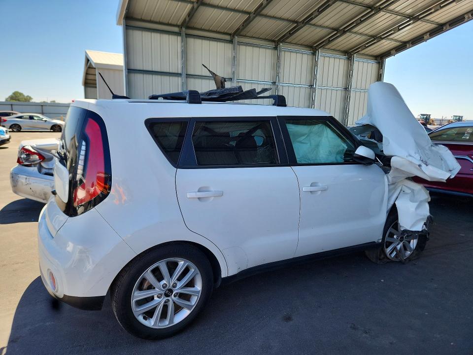 2018 Kia Soul მანქანა იყიდება აუქციონზე, vin: KNDJP3A59J7904143, აუქციონის ნომერი: 62812666