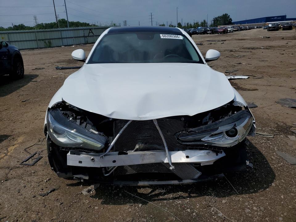 60396566 :رقم المزاد ، ZARFAEDN4J7597226 vin ، 2018 Alfa Romeo Giulia مزاد بيع