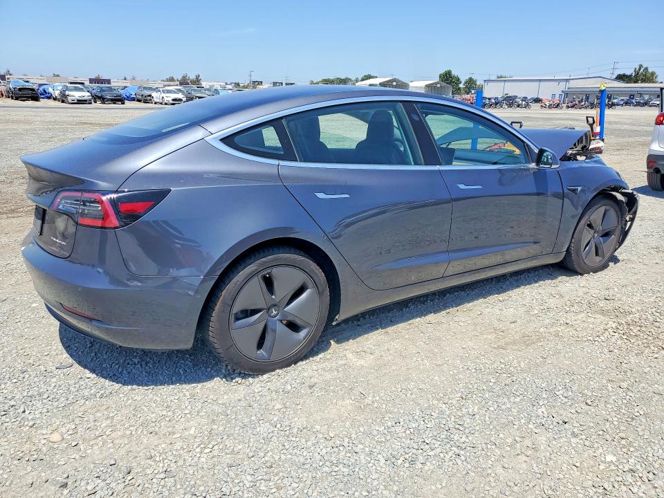 63254556 :رقم المزاد ، 5YJ3E1EB6JF144637 vin ، 2018 Tesla Model 3 مزاد بيع