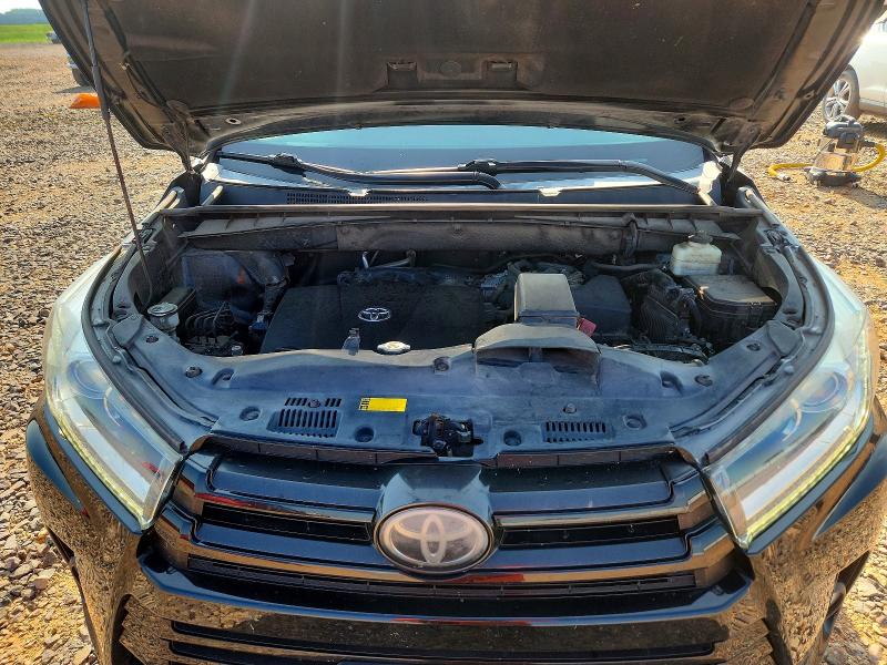59821966 :رقم المزاد ، 5TDJZRFH6HS358109 vin ، 2017 Toyota Highlander مزاد بيع