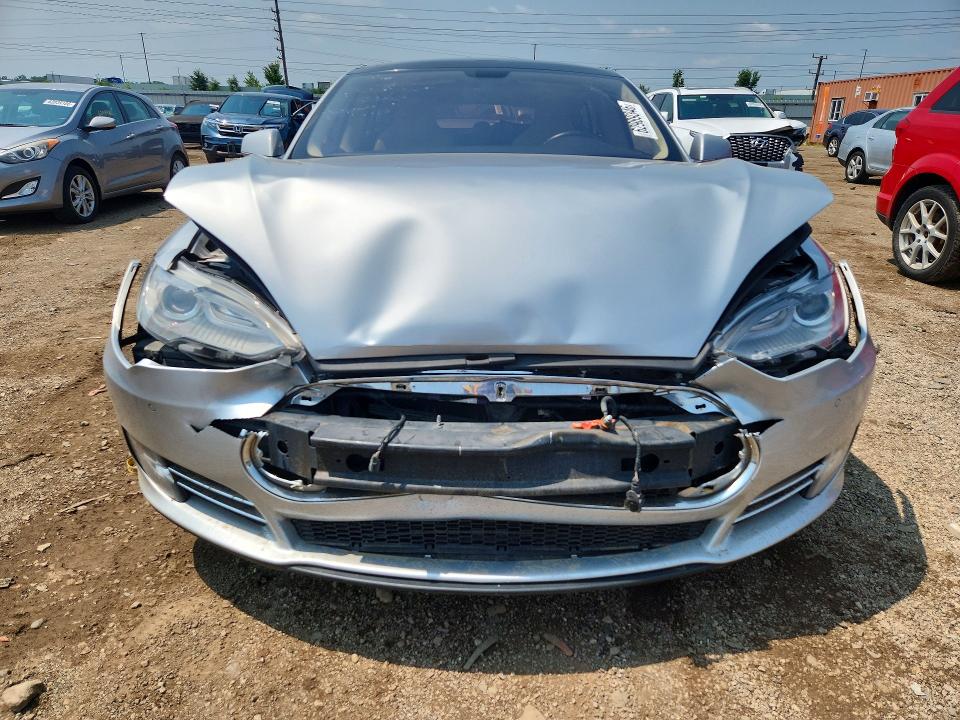 62989346 :رقم المزاد ، 5YJSA1CN6DFP22471 vin ، 2013 Tesla Model S مزاد بيع