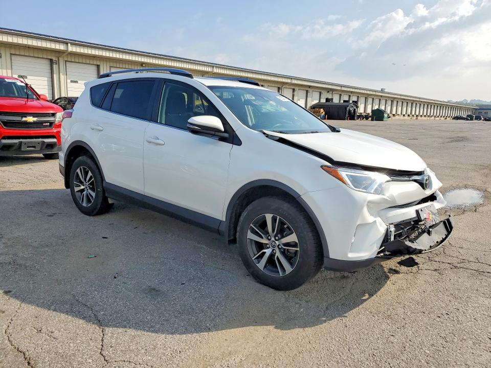 2018 Toyota Rav4 მანქანა იყიდება აუქციონზე, vin: JTMRFREV1JJ742787, აუქციონის ნომერი: 61541316