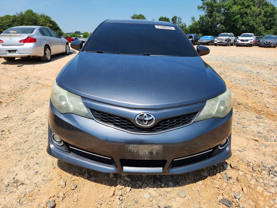 61686526 :رقم المزاد ، 4T1BF1FK0EU332781 vin ، 2014 Toyota Camry مزاد بيع