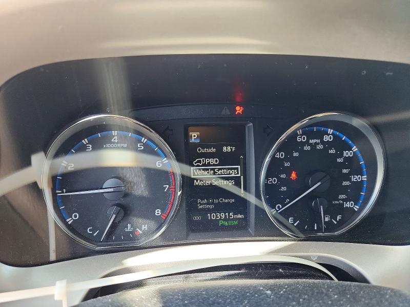 61332006 :رقم المزاد ، JTMDFREV0JJ240265 vin ، 2018 Toyota Rav4 مزاد بيع