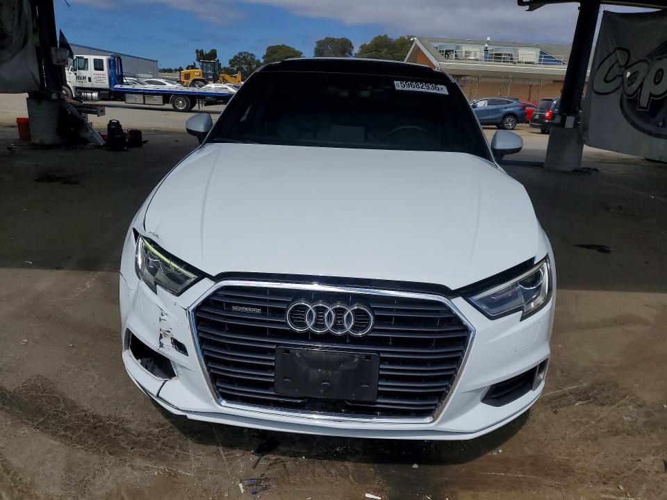 2017 Audi A3 მანქანა იყიდება აუქციონზე, vin: WAUB8GFF8H1043686, აუქციონის ნომერი: 59682936