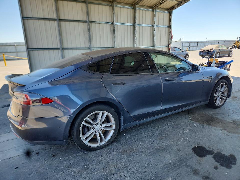 59602466 :رقم المزاد ، 5YJSA1H14FFP77218 vin ، 2015 Tesla Model S مزاد بيع