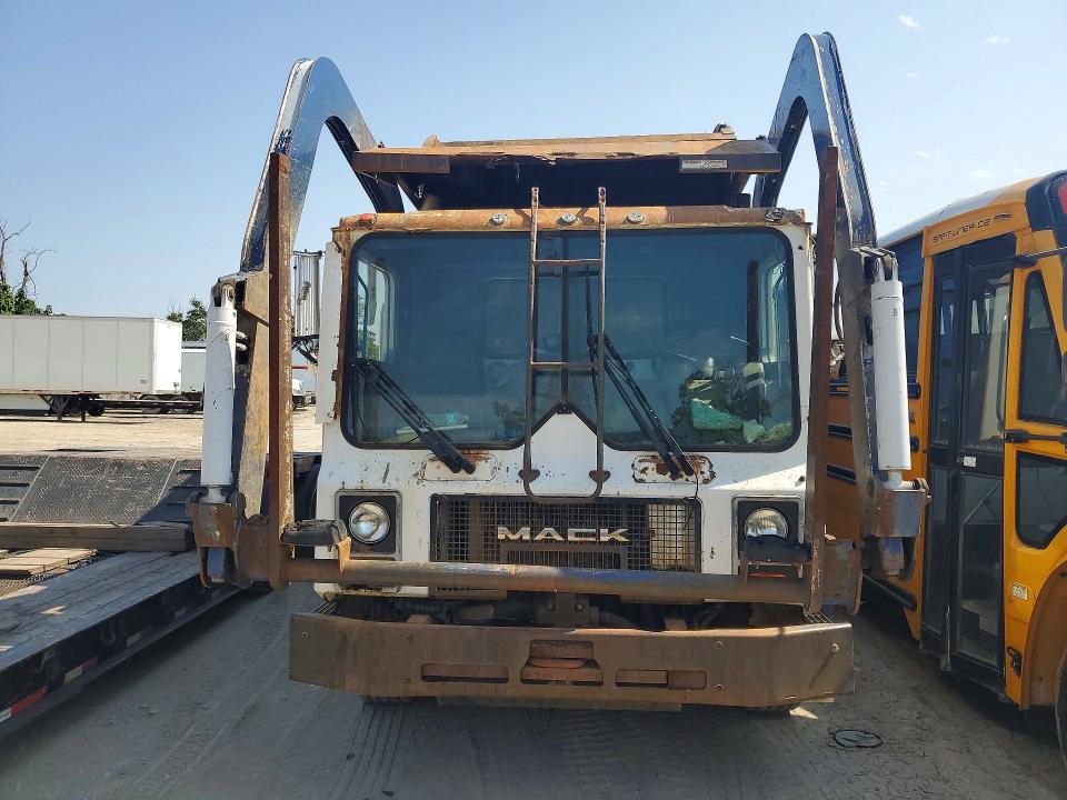 61314986 :رقم المزاد ، 1M2K195C53M021917 vin ، 2003 Mack 600 مزاد بيع