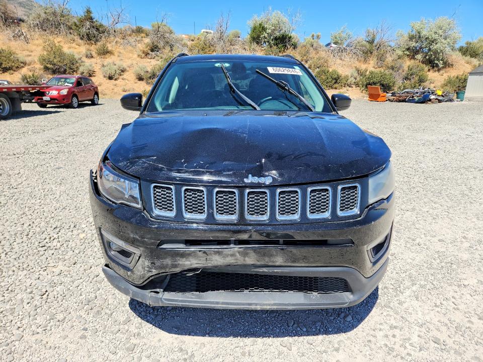 60629846 :رقم المزاد ، 3C4NJDBB7JT114767 vin ، 2018 Jeep Compass مزاد بيع