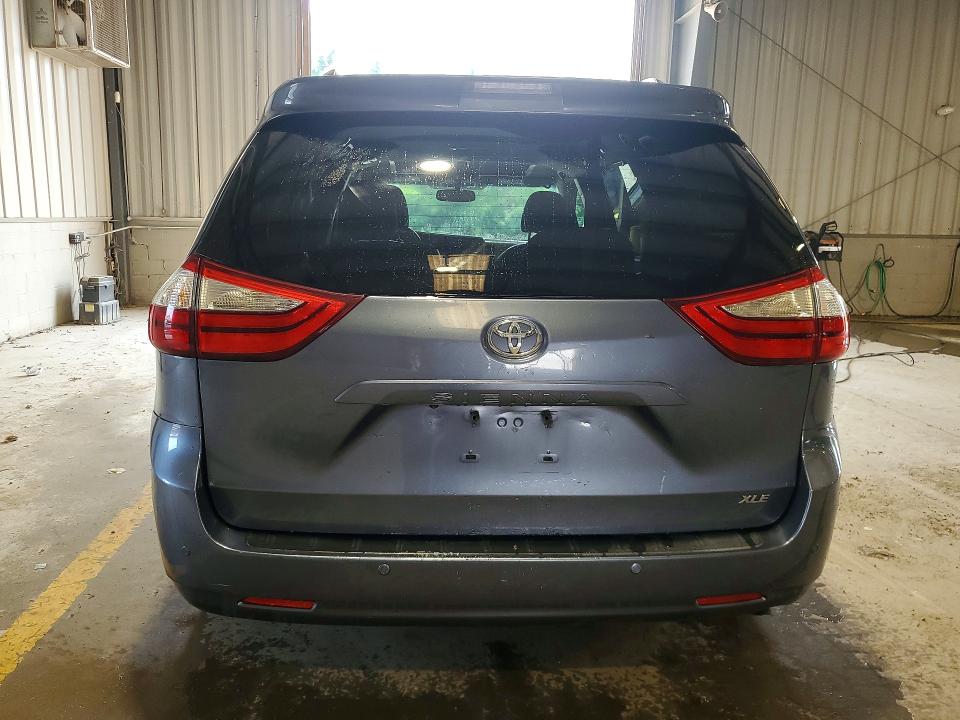 Auction sale of the 2017 Toyota Sienna, vin: 5TDYZ3DC5HS772887, lot number: 61165986