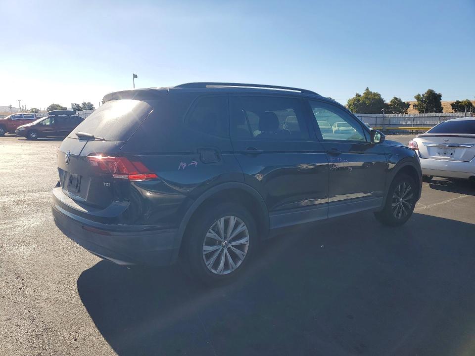 62480796 :رقم المزاد ، 3VV1B7AX5JM109668 vin ، 2018 Volkswagen Tiguan مزاد بيع