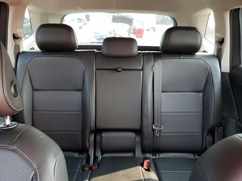 62834126 :رقم المزاد ، 3VV2B7AX8JM216525 vin ، 2018 Volkswagen Tiguan مزاد بيع