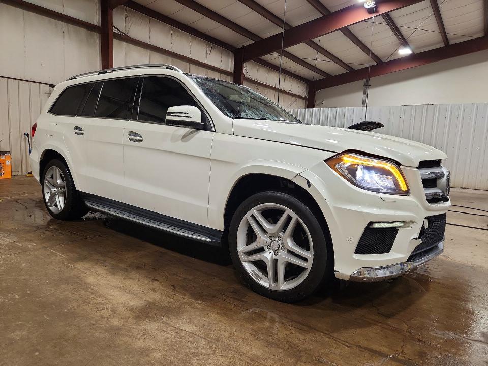 61887666 :رقم المزاد ، 4JGDF7DE1FA465089 vin ، 2015 Mercedes-benz Gl مزاد بيع