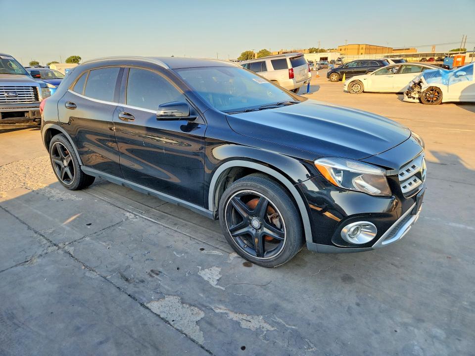 59975806 :رقم المزاد ، WDCTG4EB8JJ401957 vin ، 2018 Mercedes-benz Gla مزاد بيع