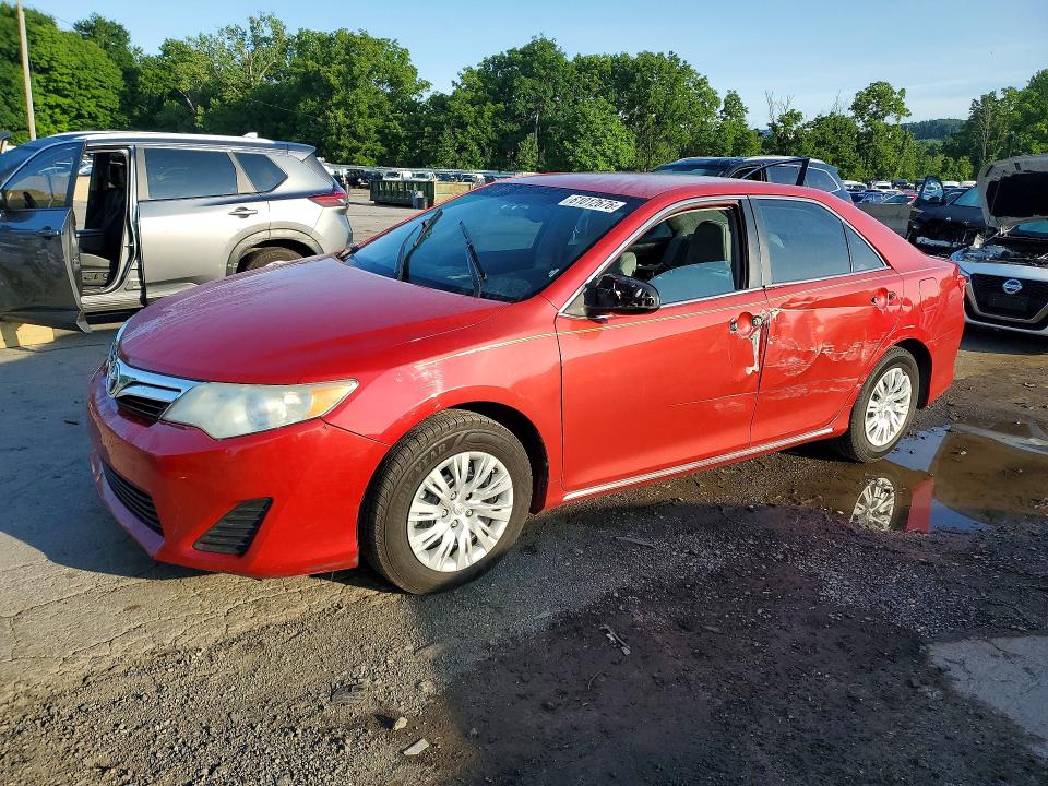 2014 Toyota Camry Hybrid მანქანა იყიდება აუქციონზე, vin: 4T1BD1FK7EU134995, აუქციონის ნომერი: 61012676