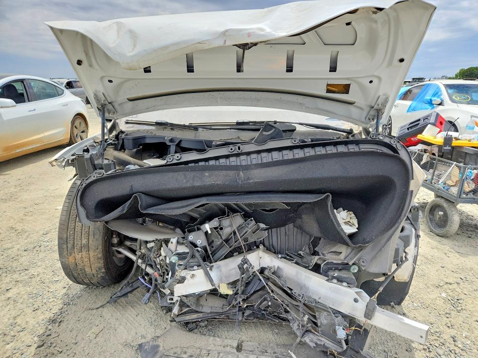 60666086 :رقم المزاد ، 7SAXCBE58RF440202 vin ، 2024 Tesla Model X مزاد بيع