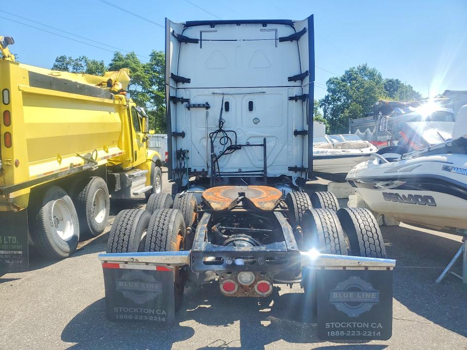 61787596 :رقم المزاد ، 3AKJHHDR3MSMK4374 vin ، 2021 Freightliner Cascadia 126 مزاد بيع