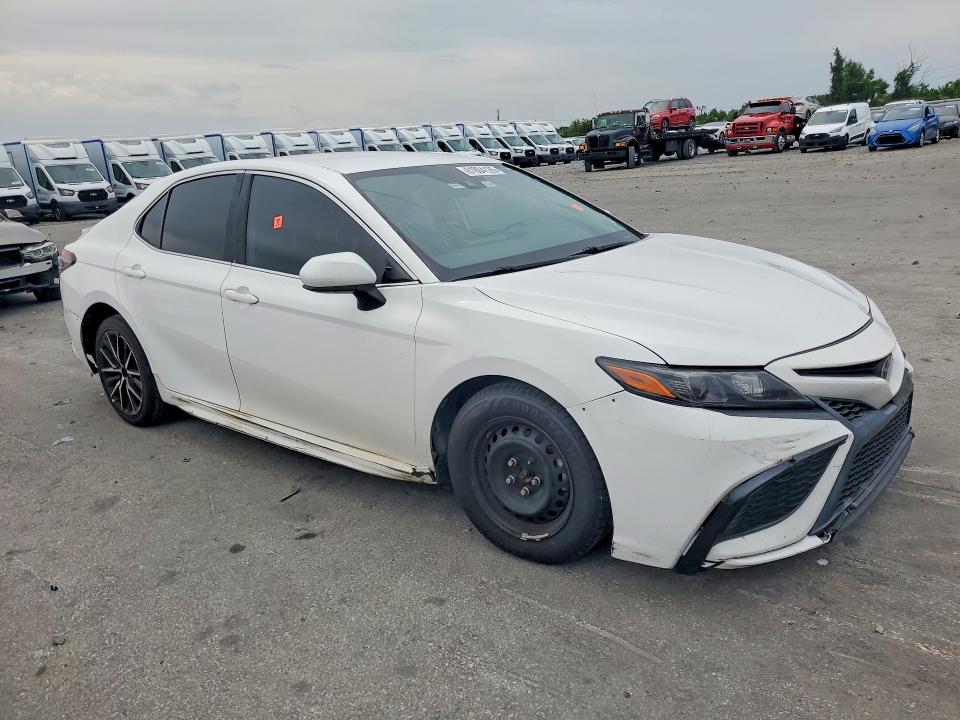 61804126 :رقم المزاد ، 4T1G11AK1MU530859 vin ، 2021 Toyota Camry مزاد بيع