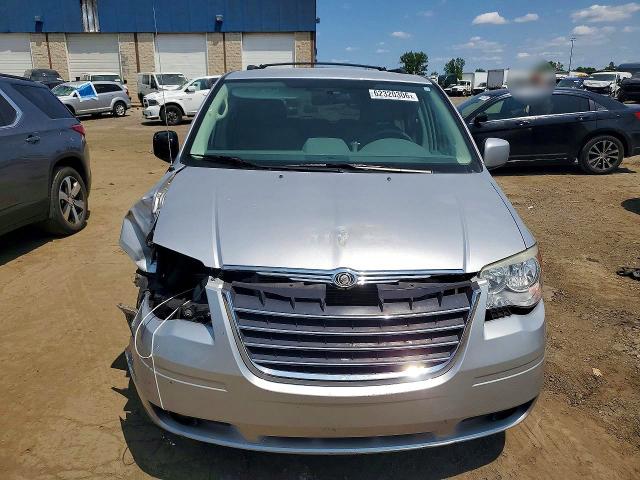 62320306 :رقم المزاد ، 2A4RR5D13AR338801 vin ، 2010 Chrysler Town & Country مزاد بيع
