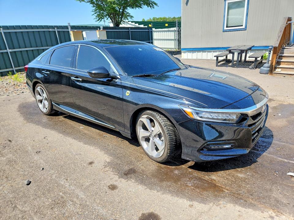 Продажа на аукционе авто 2018 Honda Accord, vin: 1HGCV1F90JA043647, номер лота: 62064956