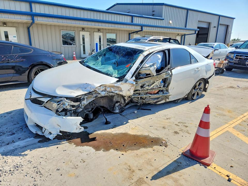 62892036 :رقم المزاد ، 4T1BF1FK0CU633886 vin ، 2012 Toyota Camry مزاد بيع
