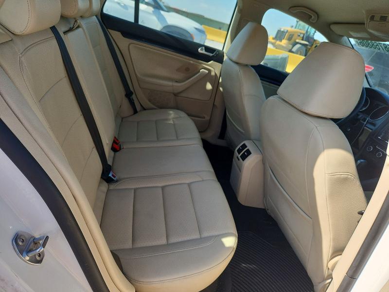 58768806 :رقم المزاد ، 3VWPL7AJ5BM702138 vin ، 2011 Volkswagen Jetta مزاد بيع