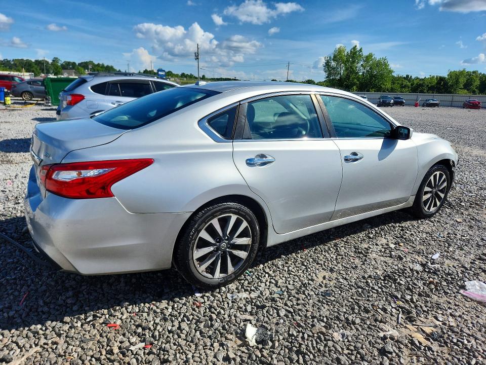 Auction sale of the 2017 Nissan Altima, vin: 1N4AL3AP5HC217875, lot number: 61901676