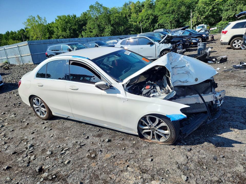 63611466 :رقم المزاد ، 55SWF4JB2HU233681 vin ، 2017 Mercedes-benz C مزاد بيع