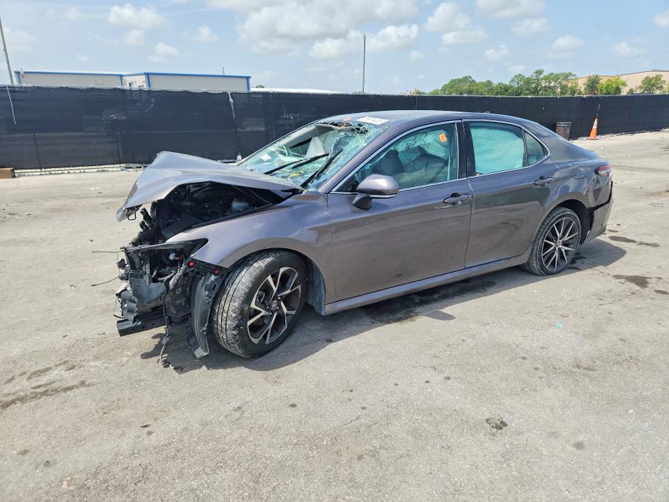 2022 Toyota Camry მანქანა იყიდება აუქციონზე, vin: 4T1F31AK1NU589675, აუქციონის ნომერი: 59914006