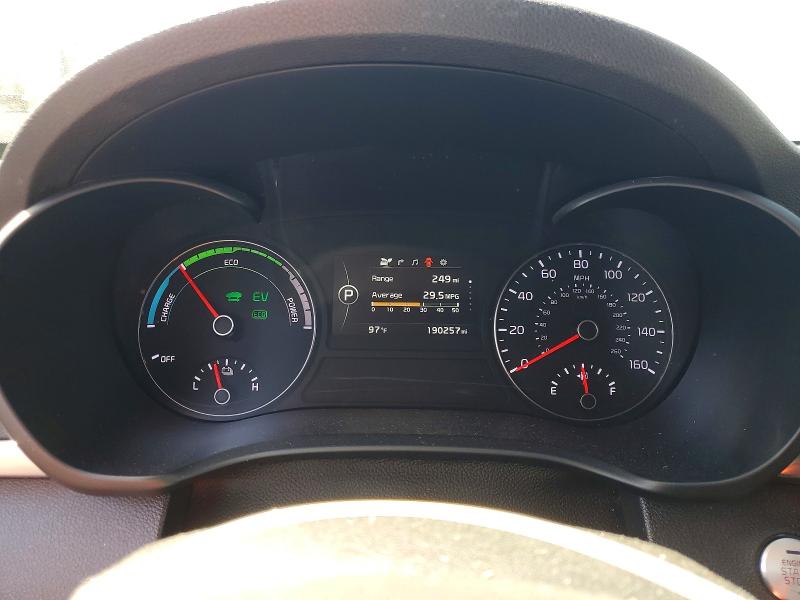 2017 Kia Optima Hybrid მანქანა იყიდება აუქციონზე, vin: KNAGU4LE5H5014845, აუქციონის ნომერი: 63369356