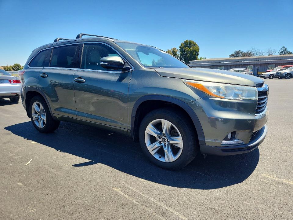 61379746 :رقم المزاد ، 5TDDKRFHXGS308779 vin ، 2016 Toyota Highlander مزاد بيع