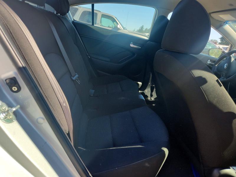 85983225 :رقم المزاد ، 3KPFK4A77HE125622 vin ، 2017 Kia Forte مزاد بيع