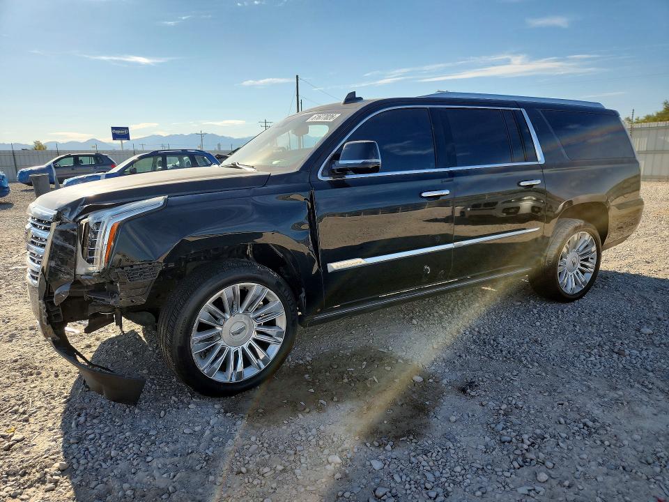 61677026 :رقم المزاد ، 1GYS4KKJ2GR113611 vin ، 2016 Cadillac Escalade مزاد بيع